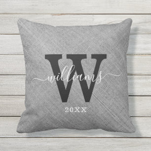 Coussin Rustic Grey Burlap Nom du script Famille Monogramm