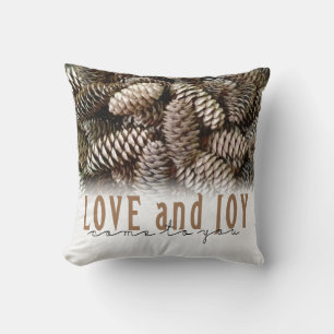 Coussin Rustic Holiday Love and Joy Pine Cone