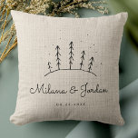 Coussin Rustique Personnalisé Couple Noms Date Modern Phot<br><div class="desc">Rustique moderne jetez un oreiller avec le nom et la date du couple personnalisé,  une scène d'arbre enneigé en hiver,  et votre photo préférée au dos. Parfait pour ce premier Noël ensemble après s'être marié ou déménager ensemble dans une nouvelle maison.</div>