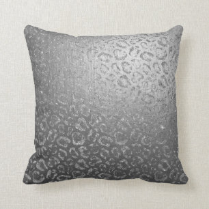 Coussin Safari de charme de peau de léopard de gris