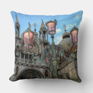 Coussin Saint-Marques et lampes, Venise, Italie