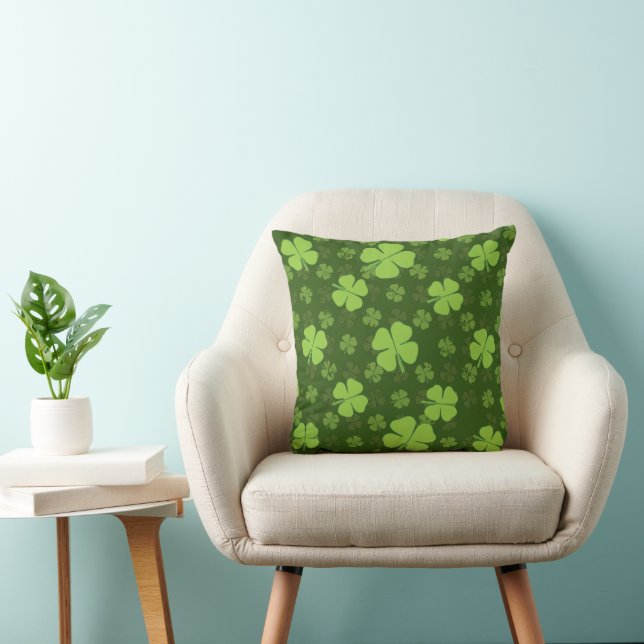 COUSSIN SAINT PATRICKS QUATRE HORLOGE FEUILLE (Chaise)