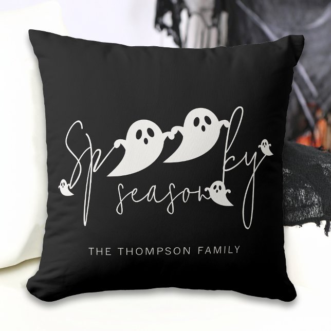 Coussin Saison éffrayante White Ghosts Nom de famille Hall (Créateur téléchargé)