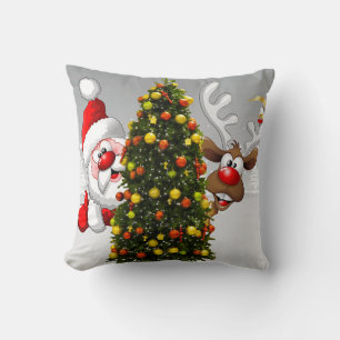 Coussin Santa claus and reindeer behind a christmas tree.j
