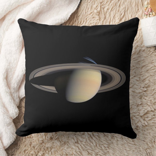 Coussin Saturne éclairée par le soleil, planète géante gaz (Couverture)