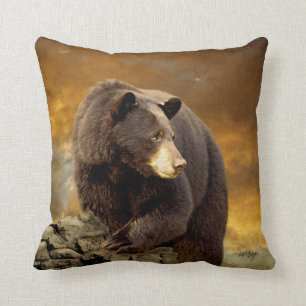 Coussin sauvage d'ours noir par Lois Bryan