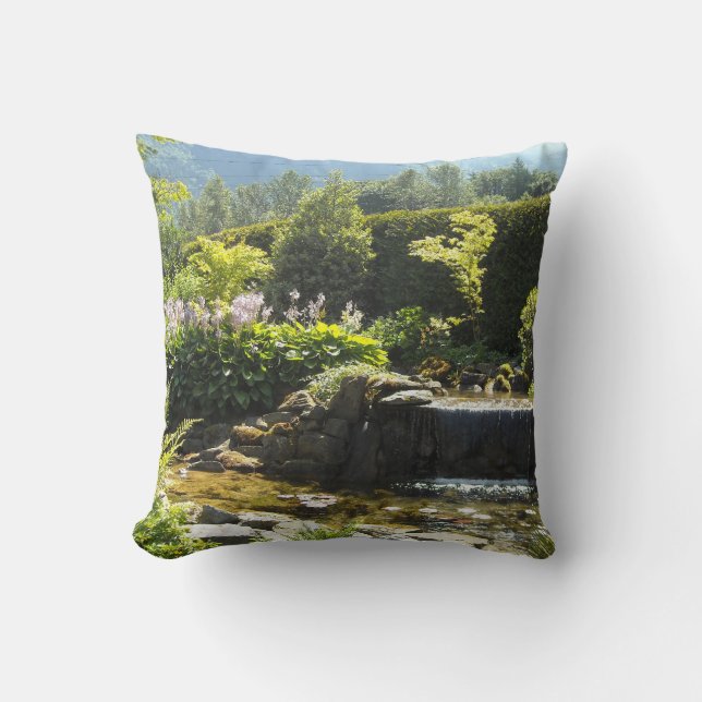 Coussin Scène de jardin élégant avec mini cascade (Recto)
