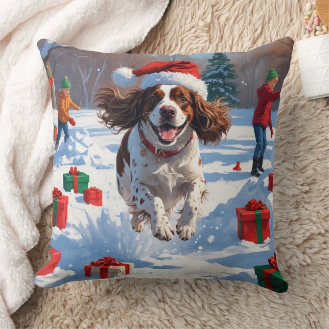 Coussin Scène de neige festive de Noël avec un épagneul br (Couverture)
