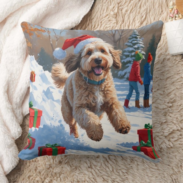 Coussin Scène de Noël enneigée avec un Bernedoodle festif (Couverture)