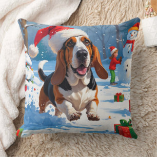 Coussin Scène de Noël festive avec Basset Hound dans la ne