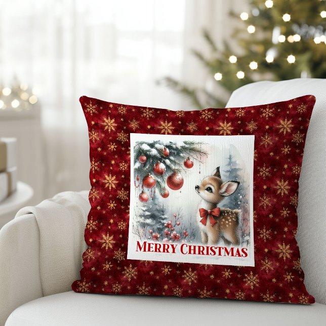 Coussin Scène festive de bébé faon forestier enneigé chaud (Warm snowy forest festive baby fawn scene kids room decor)