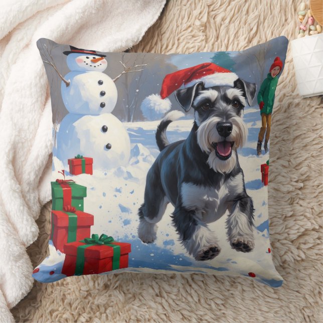 Coussin Schnauzer courant dans la neige avec un chapeau de (Couverture)