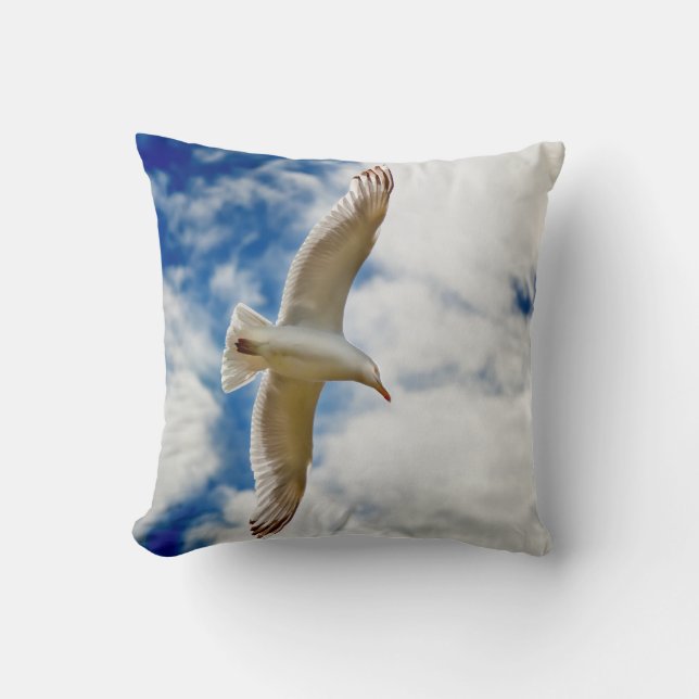 Coussin Seagul en vol avec les cieux bleus et le nuage (Recto)