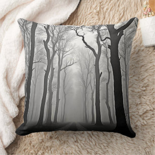Coussin Sentier forestier brumeux et inquiétant Art