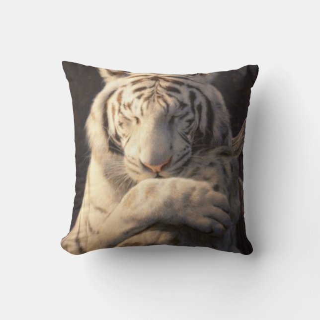 Coussin Serene White Tiger Throw Pillow – Gentle Elegance (Recto)