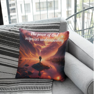 Coussin Sérénité du sommet : Un homme surplombant le lac M