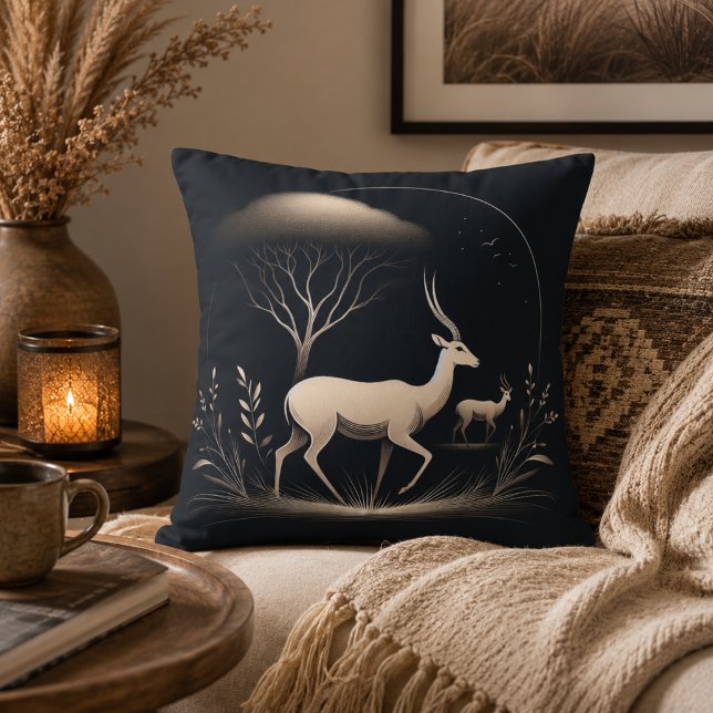 Coussin Sérénité en mouvement Inspiré de l'antilope (Serenity in Motion Antelope-Inspired Throw Pillow)