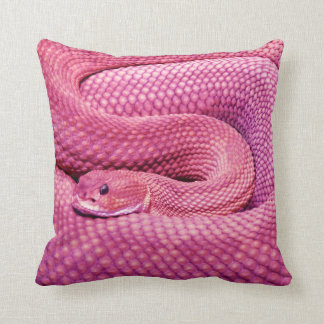 Coussin Serpent à sonnettes rose de basilic
