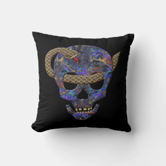 Coussin Serpent Enroulé Autour du Crâne à Travers les Yeux