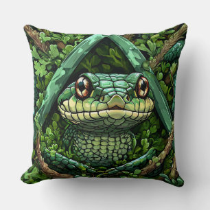 Coussin Serpent vert vibrant parmi les feuilles épaisses