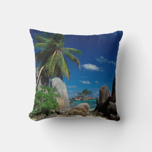 Coussin Seychelles, île de Mahé, plage d'Anse Royale.