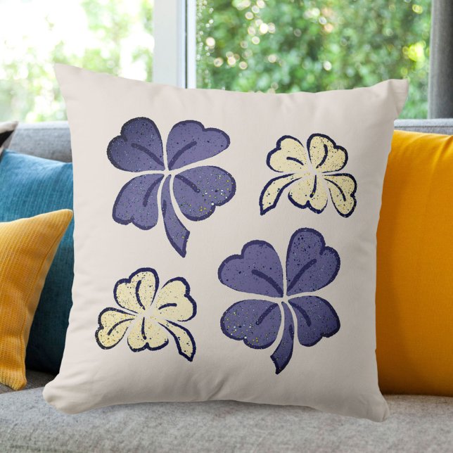 Coussin Shamrock de camaïeu beige violet Dessin St. Patric (Créateur téléchargé)