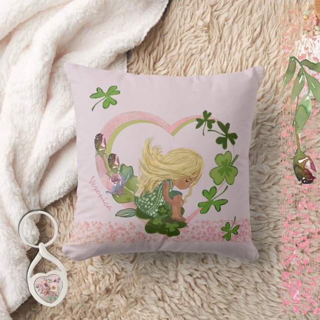 Coussin Shamrock fille rose douce ( Shamrock Girl Soft Pink Throw Pillow , check our St Patrick's Day collection)