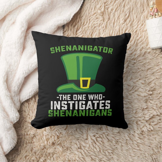 Coussin Shenanigator Celui Qui Provoque Des Shenanigans (Couverture)