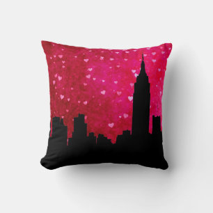 Coussin Silhouette de la skyline de NYC, ESB #1 Cœur Rose 