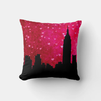 Coussin Silhouette de la skyline de NYC, ESB #1 Cœur Rose