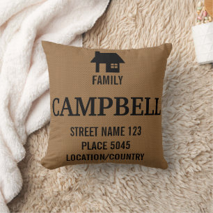 Coussin Silhouette de maison noire rustique & nom de famil