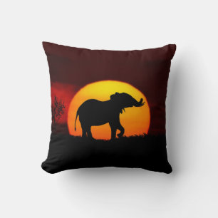 Coussin Silhouette d'éléphant sauvage et lever de soleil d