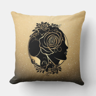 Coussin Silhouette élégante d'une femme aux éléments flora