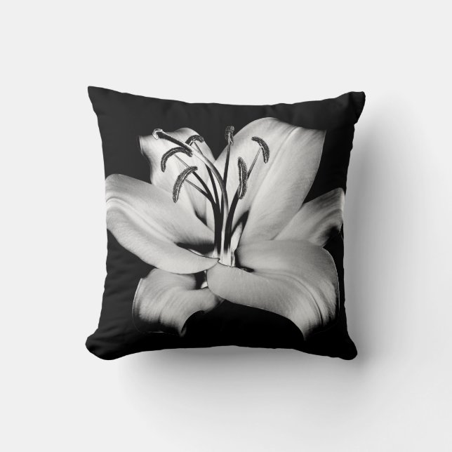 Coussin Silver Lily : Élégance Florale Monochrome. (Recto)