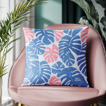 Coussin Simple et Abstrait Mostera rose et bleu Motif<br><div class="desc">Voici une couverture moderne et abstraite, avec un motif botanique audacieux qui allie simplicité et sophistication. Le design présente des feuilles de Monstera surdimensionnés dans des tons bleu et rose doux frappants, créant un attrait visuel contemporain mais apaisant. Parfait pour ajouter une touche d'élégance d'inspiration nature à toutes les chambres,...</div>