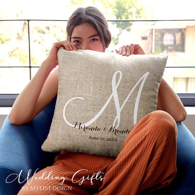 Coussin Simple Russe Burlap Mariage Monogramme (Créateur téléchargé)