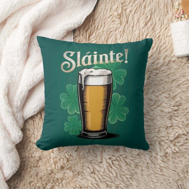 Coussin Slàinte ! Saint Patrick's Day Pint of Beer on Gree (Couverture)