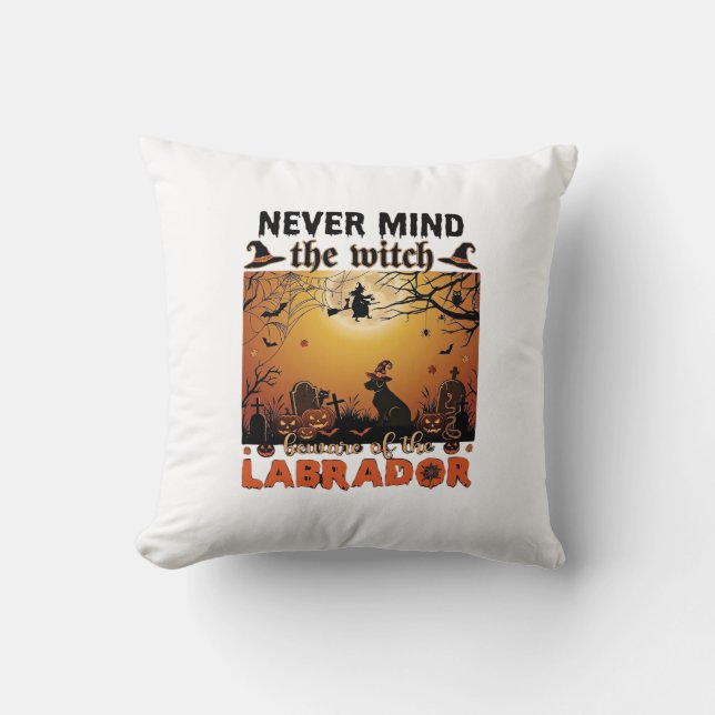 Coussin Sorcière, N'importe quoi, Labrador Méfiez-vous de  (Recto)