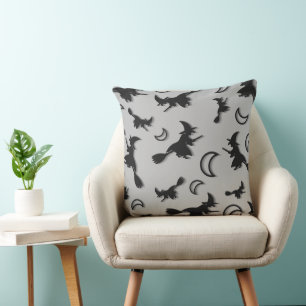 Coussin Sorcière volante entre la moitié de la lune à Hall