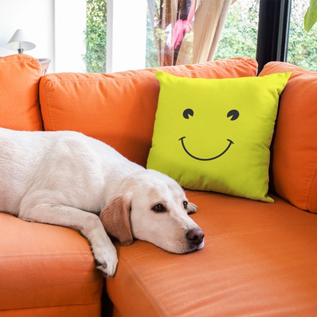 Coussin Sourire jaune vif rétro (Bright Yellow Smile Throw Pillow)