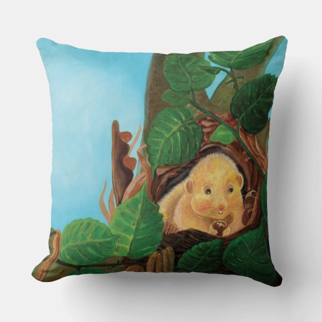 Coussin Souris brumeux mangeant de la noisette (Recto)