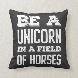Coussin Soyez une licorne dans un champ de chevaux T-Shirt