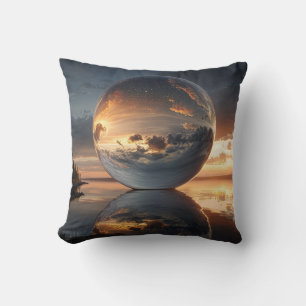 Coussin Sphère réfléchissante surréaliste avec des nuages 
