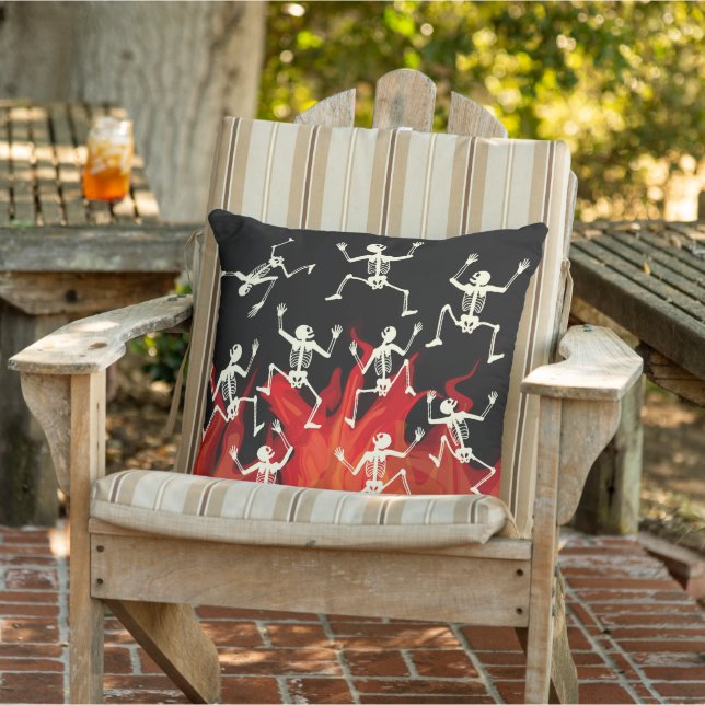 Coussin Squelettes dansants en flammes pour Halloween (Chaise)