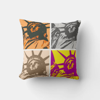 Coussin Statue d'Art Pop de la Liberté Quatre couleurs