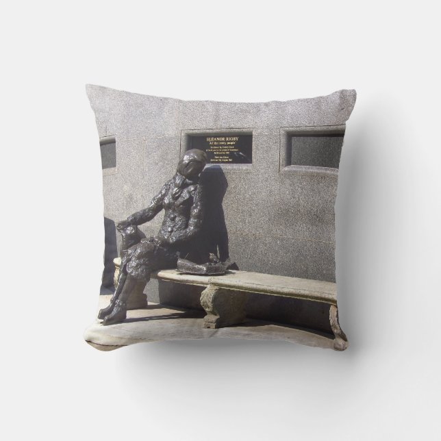 Coussin Statue d'Eleanor Rigby, Liverpool, R-U (Recto)