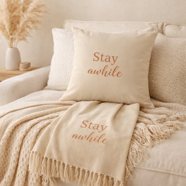 Coussin Stay Awhile Pillow Warm Sand Terracotta Typography (Créateur téléchargé)
