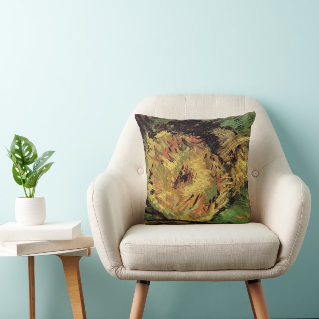 Coussin Still Life Two Cut Sunflowers par Vincent van Gogh (Chaise)
