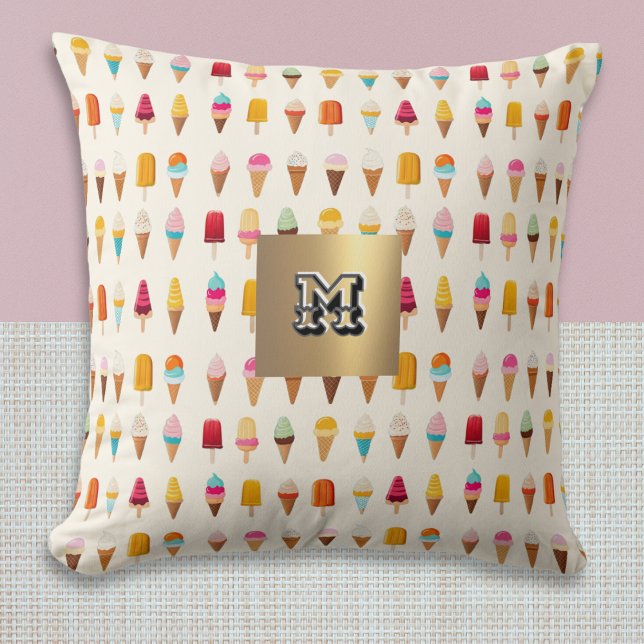 Coussin Sucettes de Glace Monogrammées Motif Rétro Mignonn (A cute monogrammed throw pillow, with colorful pattern of ice cream cones and ice lollies)