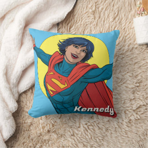 Coussin Supergirl volant en costume bleu